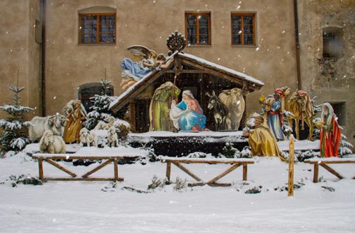 Zum Weihnachtsfest bauen viele Menschen eine solche Krippe auf. Sie soll die Geburt Jesu im Stall in Bethlehem zeigen. Aber sah der Stall wirklich so aus, wie wir ihn uns vorstellen? Foto: Pixabay