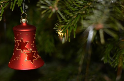 Bestimmt steht bei dir zuhause schon ein prächtig geschmückter Weihnachtsbaum? Den Brauch gibt es schon sehr lange. Foto: Pixabay