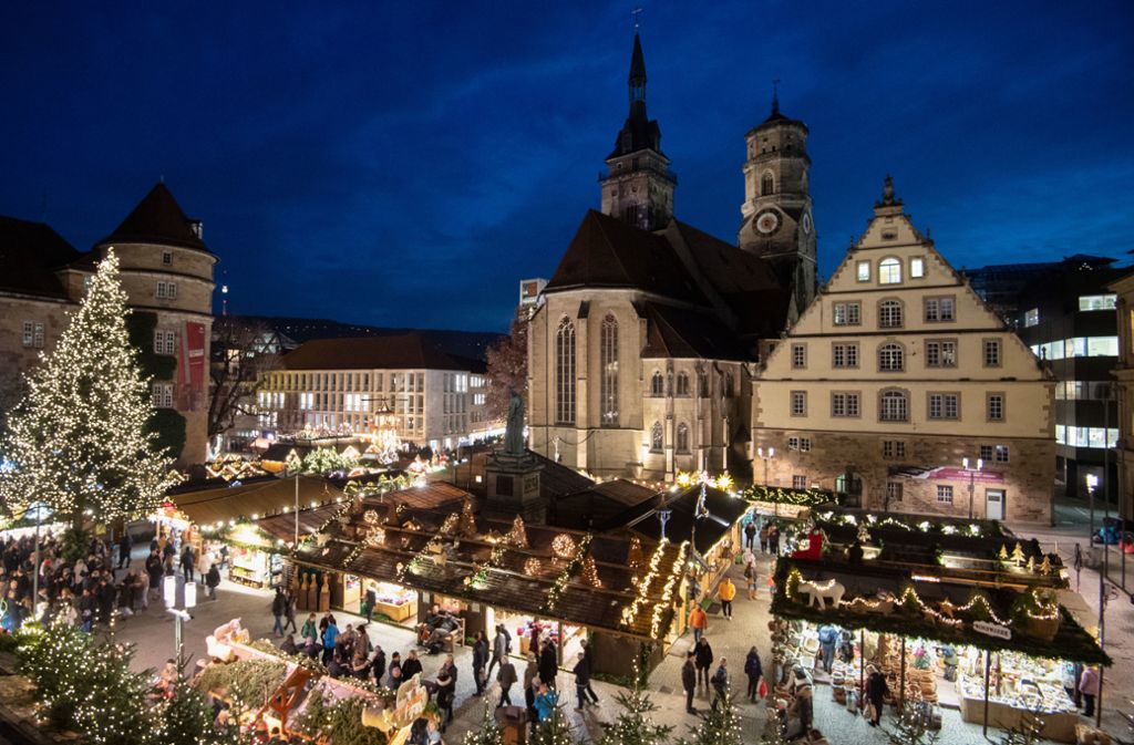 Vom 27.11. bis 23.12. ist der Stuttgarter Weihnachtsmarkt geöffnet. Damit er so schön leuchtet wie auf diesem Foto, ist die Arbeit von Elektronikern nötig.