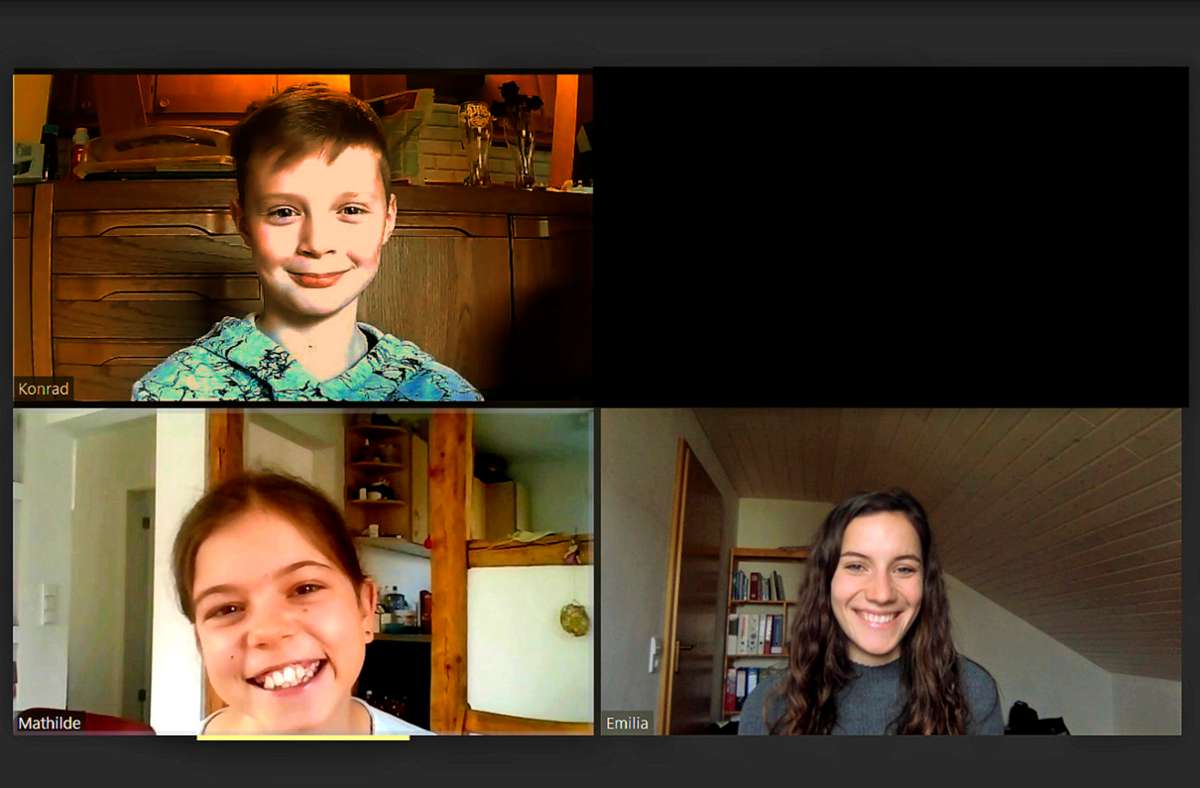 Unsere Kinderreporter Konrad und Mathilde im Videochat mit Emilia Schlotterbeck (unten rechts).